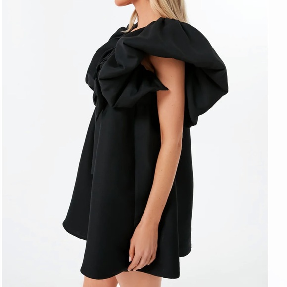 Tuckernuck Black Brooke Mini dress size M  two pockets NWT - Picture 2 of 9